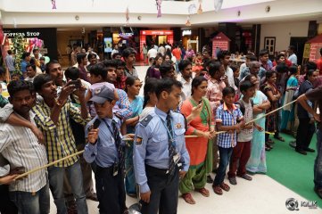 Kerintha Movie Team at Manjeera Mall Kukatpally